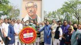 জাতির পিতার প্রতিকৃতিতে মহানগর আওয়ামী লীগের শ্রদ্ধা নিবেদন