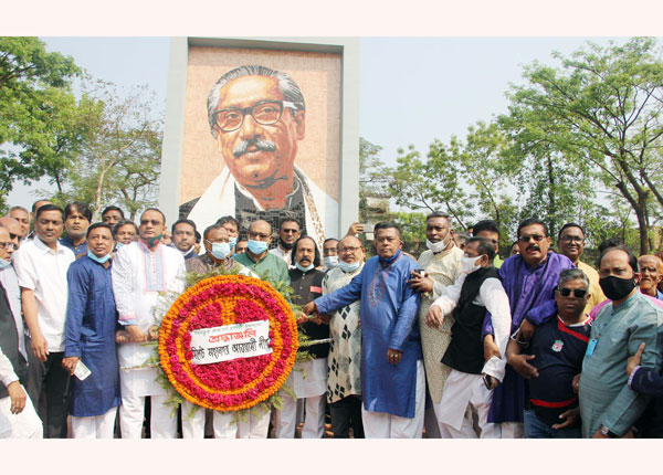 জাতির পিতার প্রতিকৃতিতে মহানগর আওয়ামী লীগের শ্রদ্ধা নিবেদন