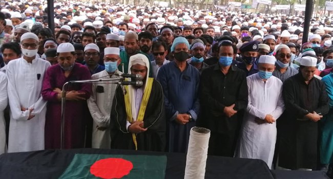 মা-বাবার কবরের পাশে ব্যারিস্টার মওদুদের লাশ দাফন