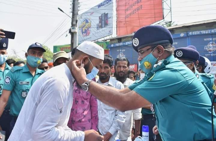 “মাক্স পরার অভ্যেস করোনামুক্ত বাংলাদেশ”এসএমপি’র উদ্বুদ্ধকরণ কর্মসূচি পালন