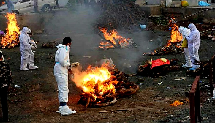 ভারতে একদিনে সাড়ে তিন হাজার মৃত্যু : শ্মশানে লাশের স্তূপ