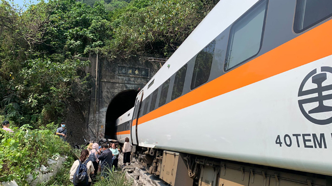 তাইওয়ানে সুড়ঙ্গের মধ্যে ভয়াবহ ট্রেন দুর্ঘটনা, নিহত ৩৬