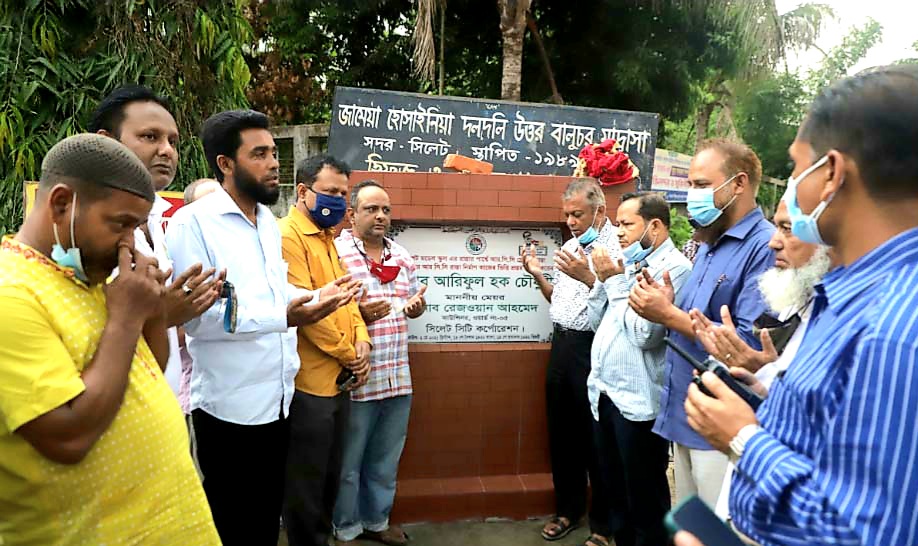 ৪ কোটি টাকা ব্যয়ে মডেল স্কুল সড়ক উন্নয়নের ভিত্তিপ্রস্তর স্থাপন করলেন মেয়র আরিফ