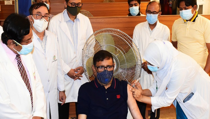 ভ্যাকসিনের দ্বিতীয় ডোজ নিলেন ওবায়দুল কাদের