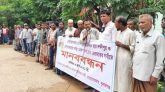 দোয়ারাবাজারে সড়ক সংস্কারের অর্ধদিবস সড়ক অবরোধ