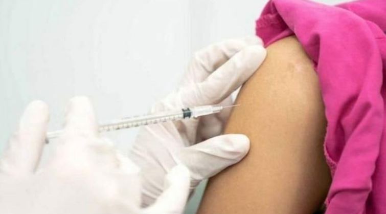 এক মিনিটে দুটি টিকা!