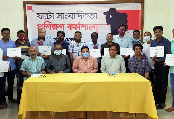মূলধারার সাংবাদিকতা এখন অনেকটা চ্যালেঞ্জের মুখে: দেবজিৎ সিংহ