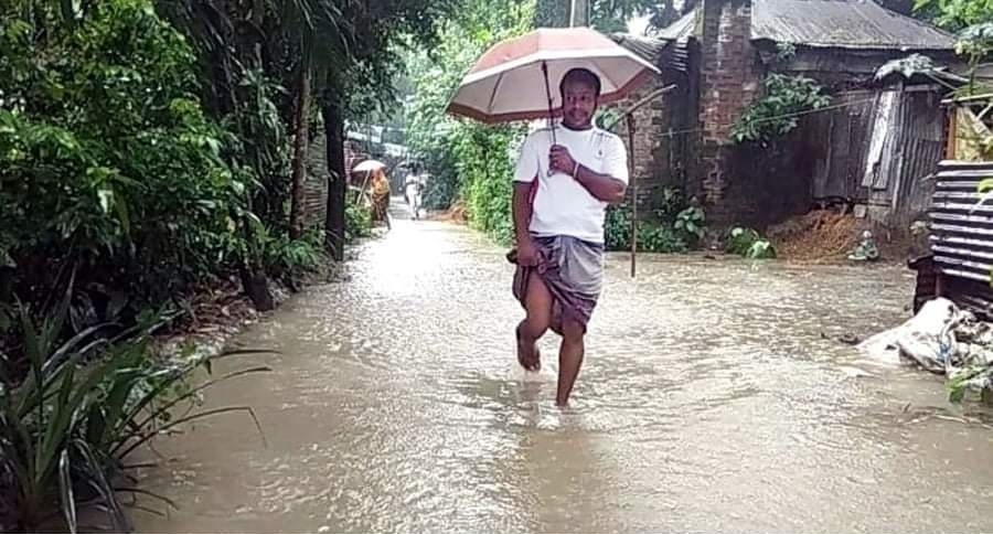 তুরুকখলা হাড়িয়ারচরের প্রধান সড়কে জলাবদ্ধতা, দূর্ভোগ পোহাচ্ছেন গ্রামবাসী