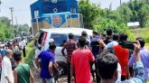 ভাটেরা এলাকায় মাইক্রোবাসে ট্রেনের ধাক্কা, নিহত ৩