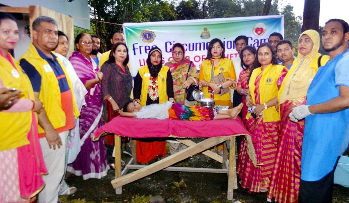 এয়ারপোর্ট এলাকায় লায়ন্স ক্লাব সিলেট সুরমার ফ্রি খৎনা ক্যাম্প