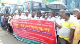 ৬ দফা দাবিতে বাস মিনিবাস কোচ মাইক্রোবাস শ্রমিক ইউনিয়নের মানববন্ধন ও স্মারকলিপি