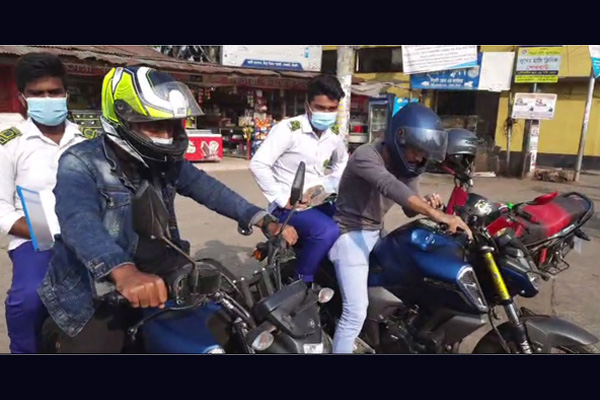 পরিবহন ধর্মঘট : সিলেটে পরীক্ষার্থীদের পাশে রাইডার্স ক্লাব