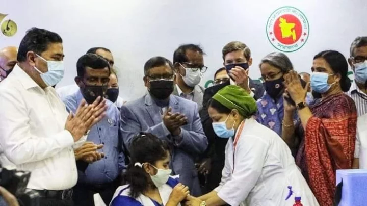রাজধানীতে ১২ ঊর্ধ্বে শিক্ষার্থীদের টিকা দান শুরু