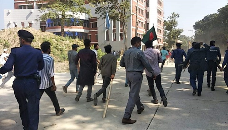 ভাসানীর মাজারে রেজা-নুরের ওপর দফায় দফায় হামলা