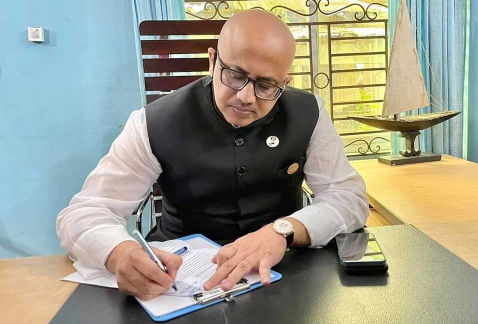 সচিবালয়ে পদত্যাগপত্র পাঠিয়েছেন তথ্য প্রতিমন্ত্রী মুরাদ