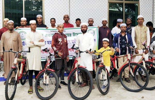 বিশ্বনাথে জামাতে নামাজ পড় প্রতিযোগিতায় বাইসাইকেল পেলেন ৭ শিশু-কিশোর