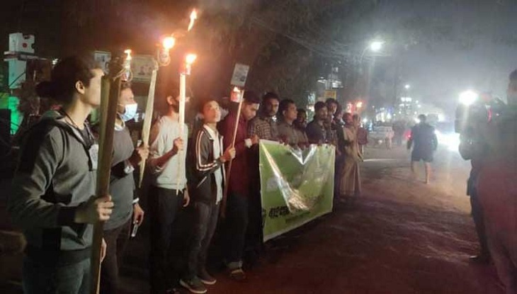 কক্সবাজারে ধর্ষণ : জড়িতদের গ্রেফতারের দাবিতে মশাল মিছিল