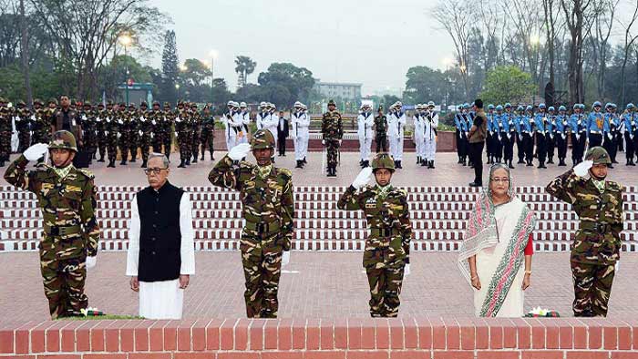 স্মৃতিসৌধে রাষ্ট্রপতি ও প্রধানমন্ত্রীর শ্রদ্ধা নিবেদন
