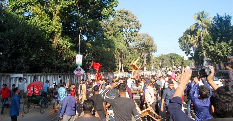 বিএনপির সমাবেশস্থলে হট্টগোল, ভাঙচুর