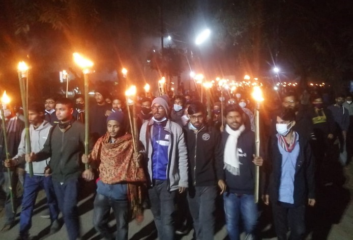 শাবিতে আবারও মশাল মিছিল, ভিসির কুশপুত্তলিকা দাহ