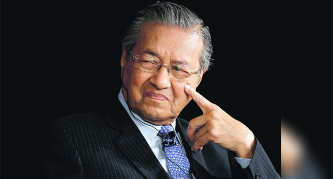 মৃত্যুর গুজব উড়িয়ে সুস্থ মাহাথির, খাবার বেশি খেতে পারছেন