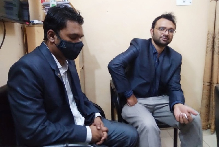 নৌকায় সিল দেয়া ব্যালটসহ আটক দুই রিটার্নিং কর্মকর্তার বিরুদ্ধে মামলা