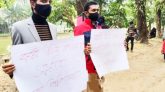 শাবিতে গিয়ে শিক্ষার্থীদের সঙ্গে সংহতি জানালেন ঢাবির ২ শিক্ষার্থী