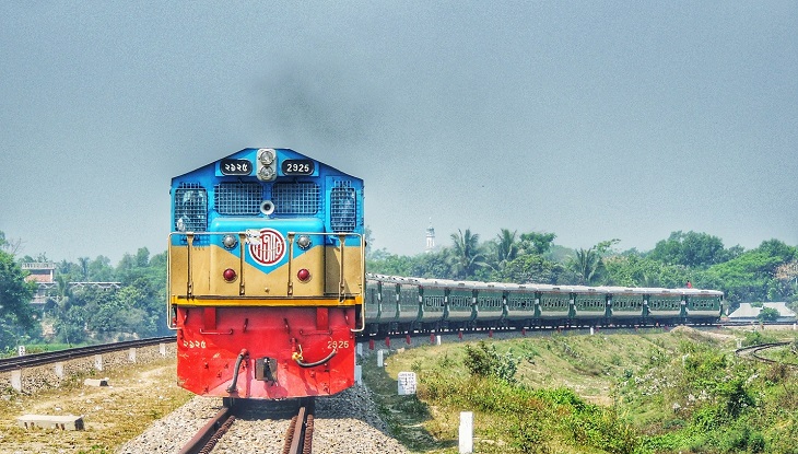 অর্ধেক যাত্রী পরিবহনের নির্দেশ, সফটওয়্যার আপডেট করছে রেল