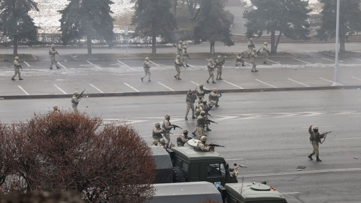 কাজাখস্তানে আন্দোলনকারীদের দেখামাত্র গুলির নির্দেশ