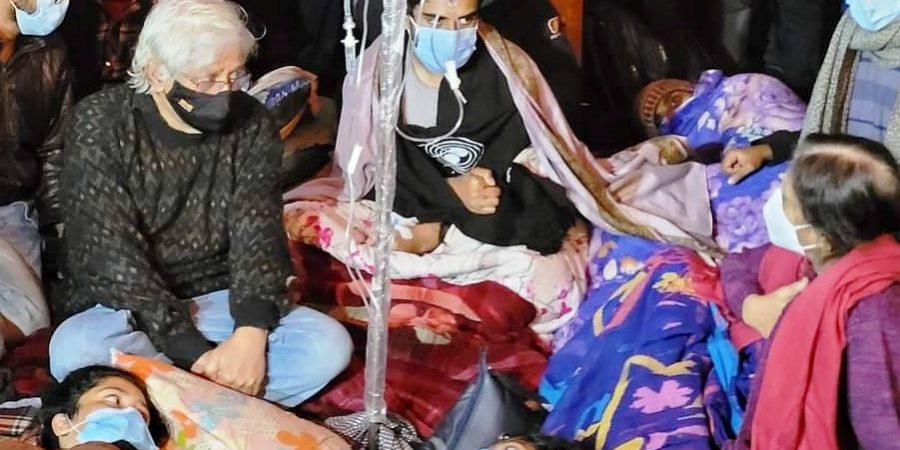 শাবি শিক্ষার্থীদের অনশন ভাঙালেন জাফর ইকবাল