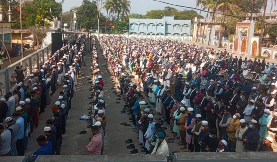 মা-বাবার কবরের পাশে চিরনিদ্রায় পীর হাবিব