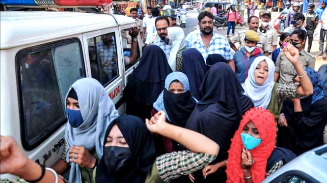 হিজাবের পক্ষে বিক্ষোভ, বহিষ্কার কর্নাটকের ৫৮ ছাত্রী