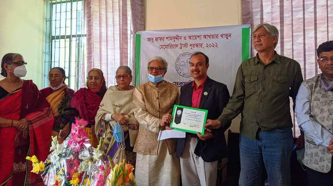 সর্বোচ্চ প্রকাশনার জন্য সম্মাননা পেলেন জাবি অধ্যাপক ড. শাহেদুর রশীদ