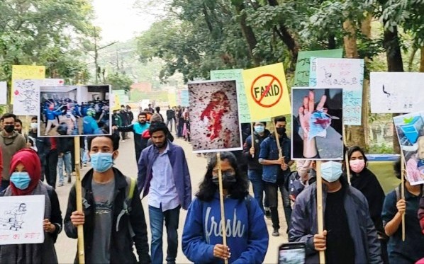 শাবিতে রক্তিম হস্তছাপ আকঁলো শিক্ষার্থীরা