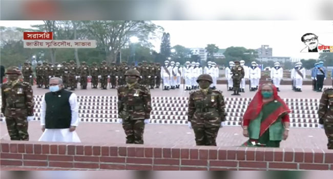 স্মৃতিসৌধে রাষ্ট্রপতি-প্রধানমন্ত্রীর শ্রদ্ধা
