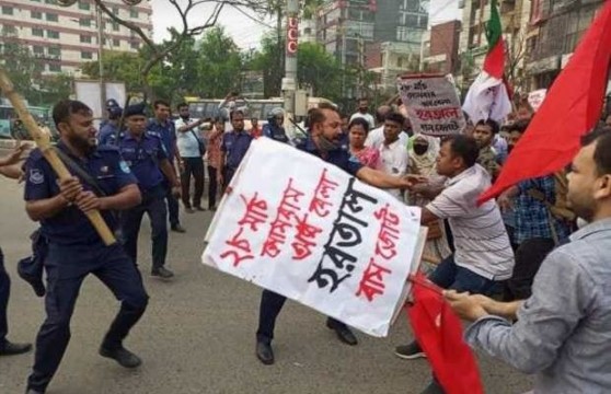 বাম গণতান্ত্রিক জোটের মিছিলে পুলিশের লাঠিচার্জ