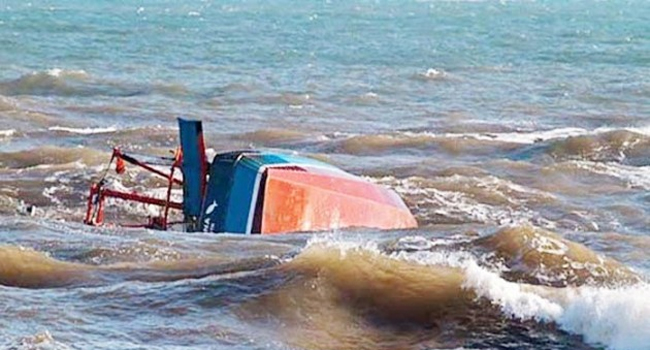 বরিশালে ট্রলারডুবি, মা-মেয়ের লাশ উদ্ধার