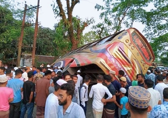 জৈন্তাপুরে বাসের ধাক্কায় নিহত ৩