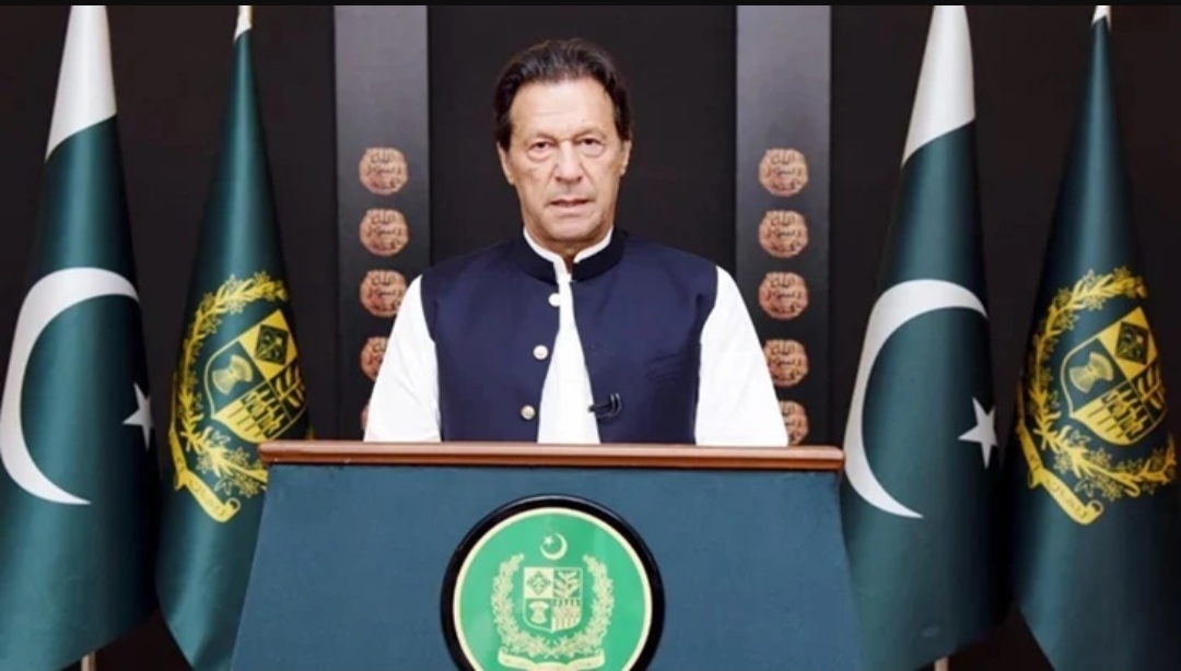অনাস্থা ভোটে হেরে পাকিস্তানের প্রধানমন্ত্রী পদ থেকে বিদায় নিলেন ইমরান খান