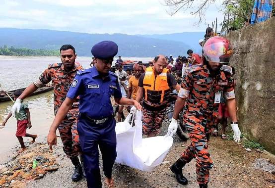 জাফলংয়ের ডাউকি নদী থেকে ভারতীয়ের লাশ উদ্ধার