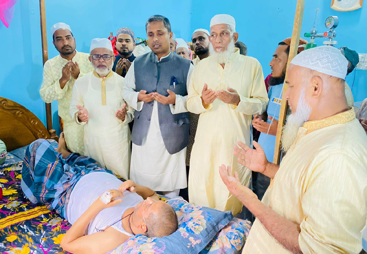 সাংবাদিক দুলালের অসুস্থ ভাইয়ের শয্যাপাশে এমপি হাবিব