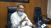 ‘রেলমন্ত্রীর স্ত্রীর কথায় টিটিইকে বরখাস্ত করা ঠিক হয়নি’