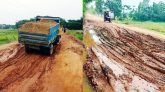শেওলা ব্রীজ হতে শেওলা স্থল বন্দর পর্যন্ত রাস্তার বেহালদশা