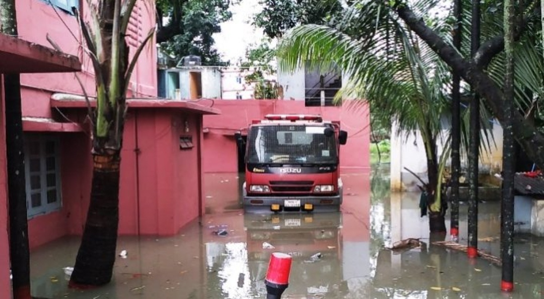 সিলেটে ফায়ার সার্ভিসসহ বিভিন্ন সরকারী প্রতিষ্ঠানেও পানি উঠেছে