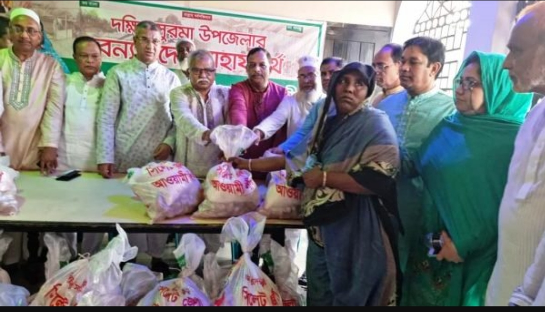 সিলেটের ৬ উপজেলায় জেলা আওয়ামী লীগের ত্রাণ বিতরণ