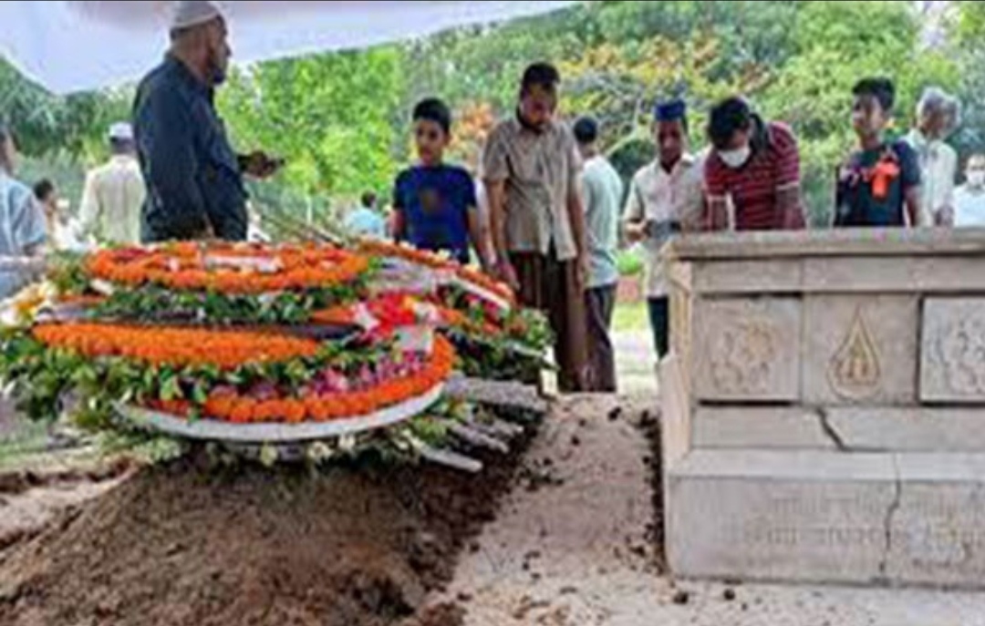 স্ত্রীর পাশে চিরনিদ্রায় শায়িত গাফ্ফার চৌধুরী