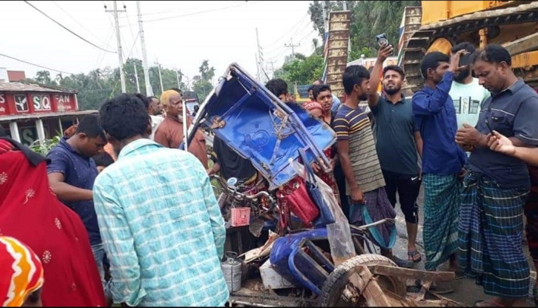 সড়কে ঝরল মা-মেয়েসহ ৬ জনের প্রাণ