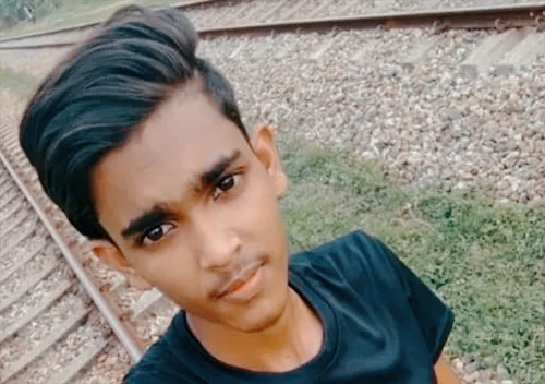 লাইভ করা অলিউরের কুলাউড়ার বাড়িতে চলছে মাতম
