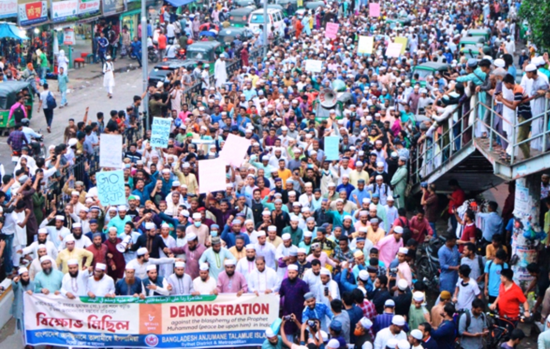 মহানবী (সা.)-কে নিয়ে কটূক্তি, সিলেটে তালামীযের বিক্ষোভ মিছিল