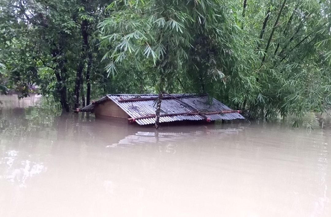 জৈন্তপুরে ভয়াবহ বন্যা, নিম্ন আয়ের মানুষের হাহাকার